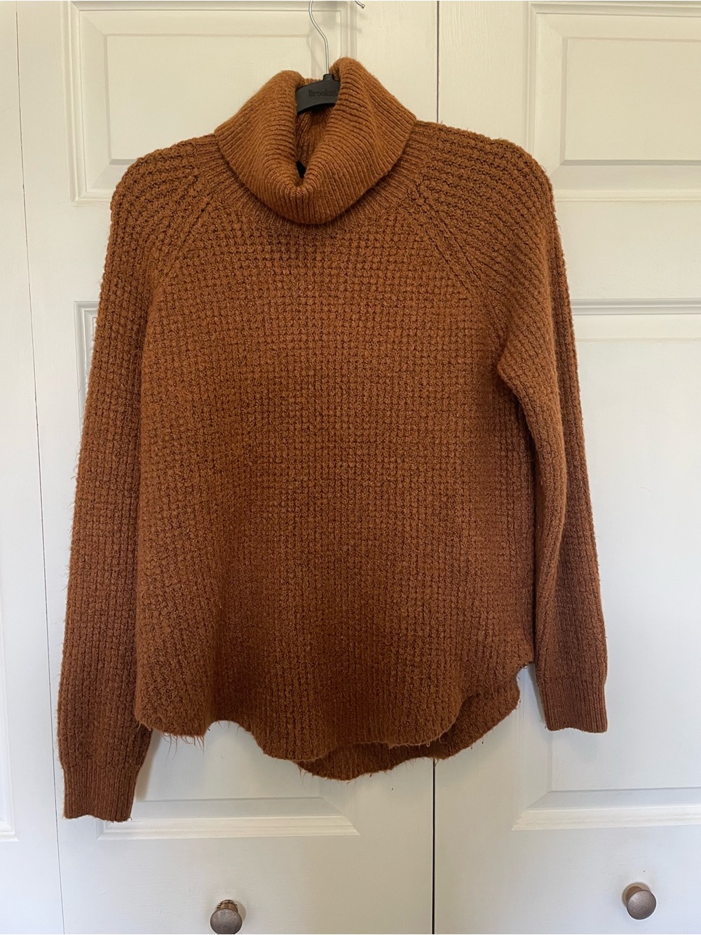 Kühl Chunky Cowl-Neck Sweater in Rust- Small